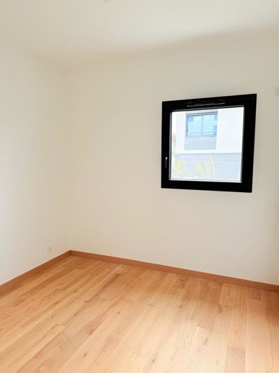 Image No.8-3 Bed Property for sale