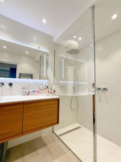 Image No.11-2 Bed Property for sale