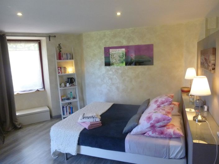 Image No.11-6 Bed House for sale