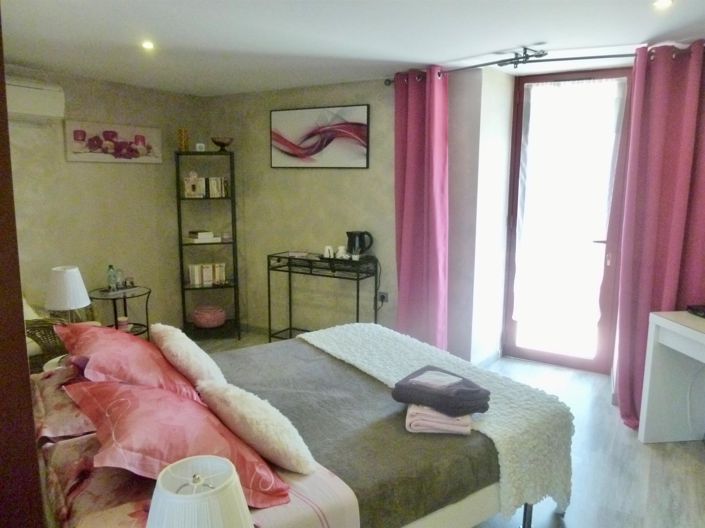 Image No.9-6 Bed House for sale