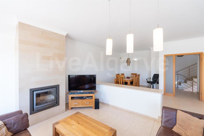 Image No.12-4 Bed House for sale