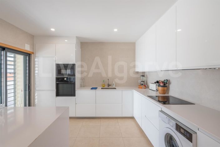 Image No.16-4 Bed House for sale