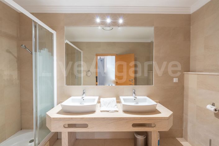 Image No.34-4 Bed House for sale