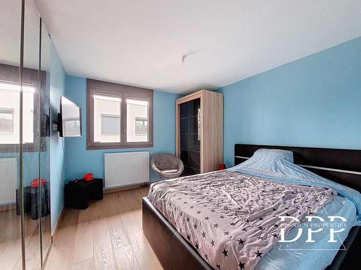 Image No.11-3 Bed Property for sale