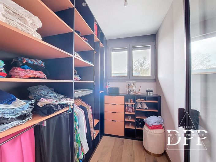 Image No.17-3 Bed Property for sale