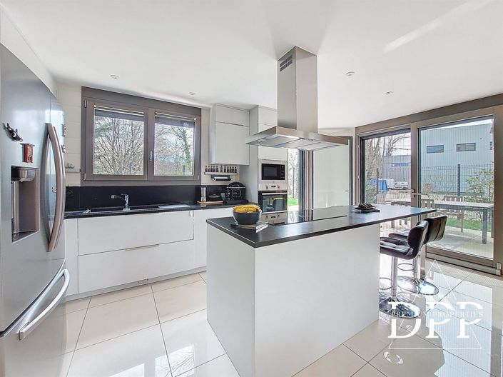 Image No.6-3 Bed Property for sale