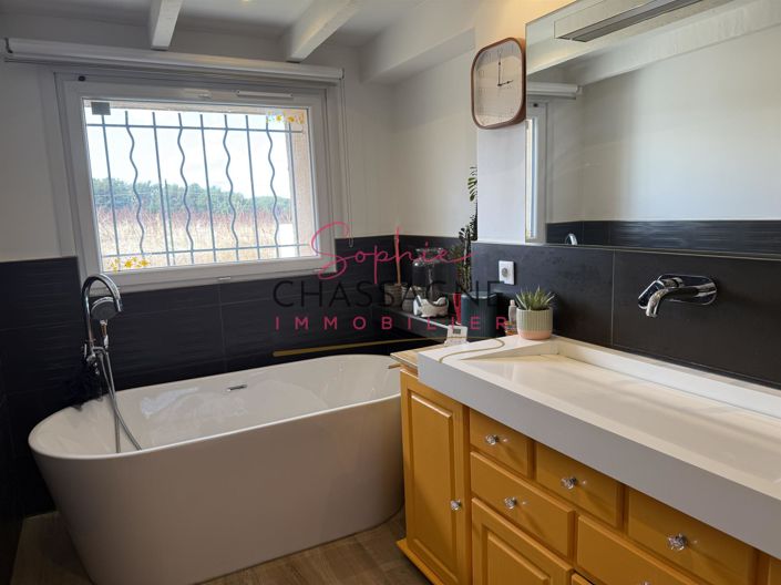 Image No.18-5 Bed House for sale