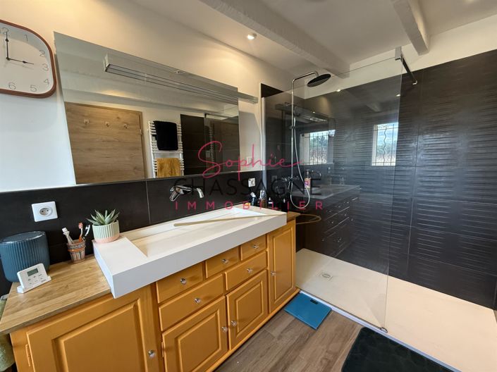 Image No.19-5 Bed House for sale