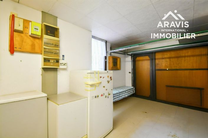 Image No.11-2 Bed House for sale