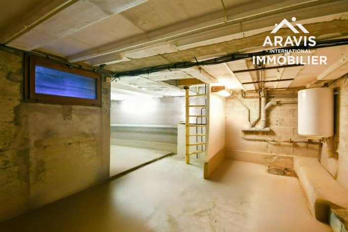 Image No.12-2 Bed House for sale