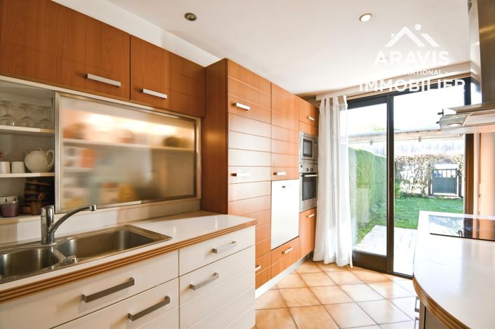 Image No.4-2 Bed House for sale