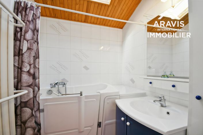 Image No.5-2 Bed House for sale