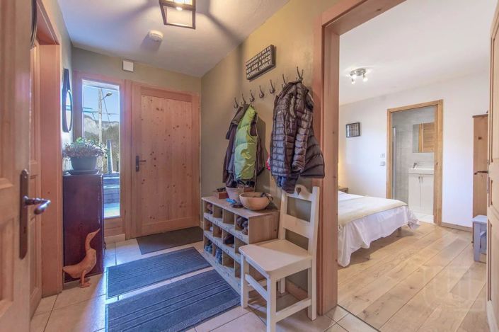 Image No.1-6 Bed House for sale