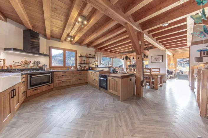 Image No.8-6 Bed House for sale