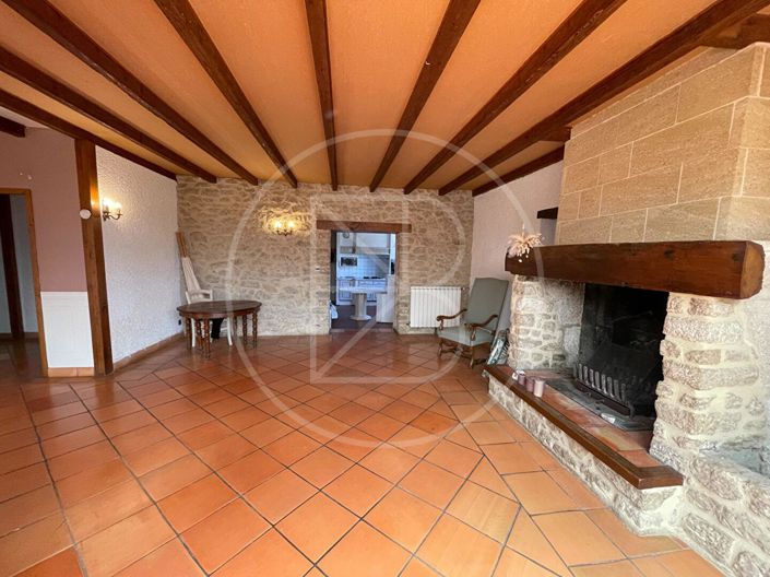 Image No.8-5 Bed House for sale