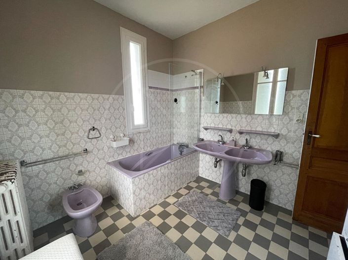 Image No.16-5 Bed House for sale