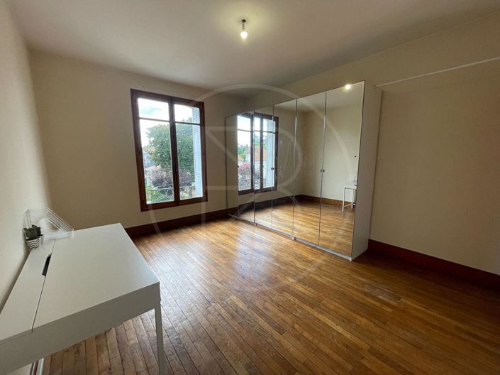 Image No.17-5 Bed House for sale