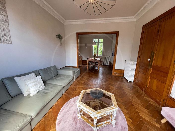 Image No.7-5 Bed House for sale