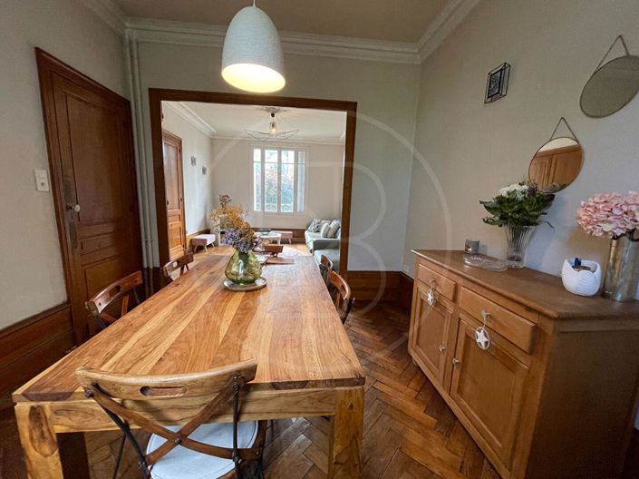 Image No.8-5 Bed House for sale