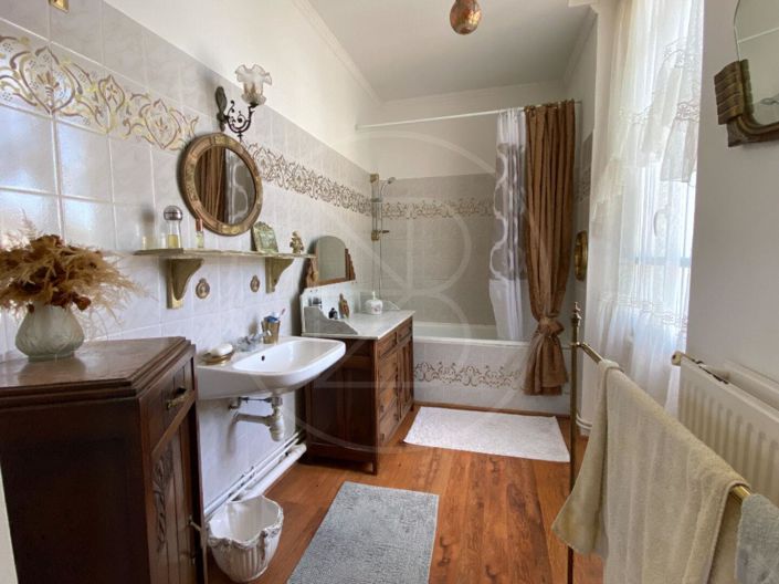 Image No.11-6 Bed House for sale