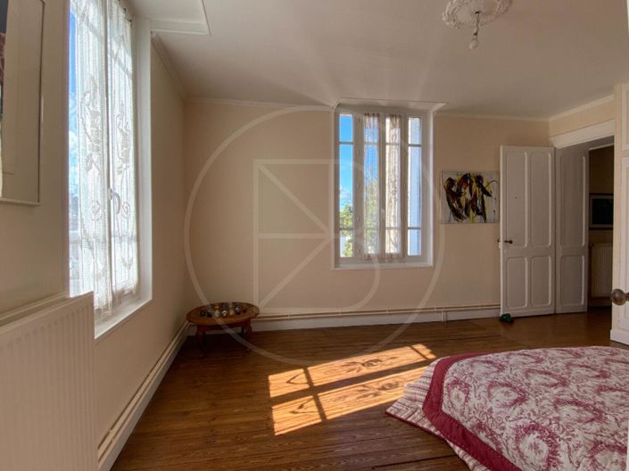 Image No.12-6 Bed House for sale