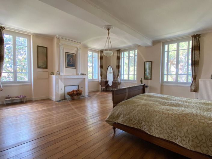 Image No.9-6 Bed House for sale