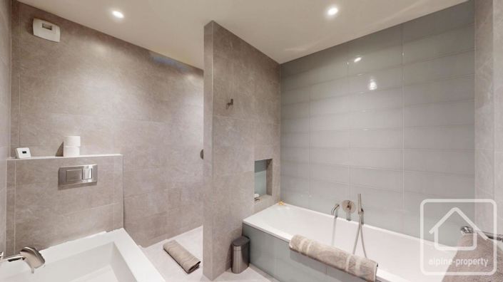 Image No.11-5 Bed Property for sale