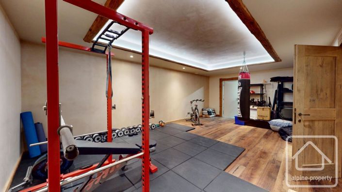 Image No.12-5 Bed Property for sale