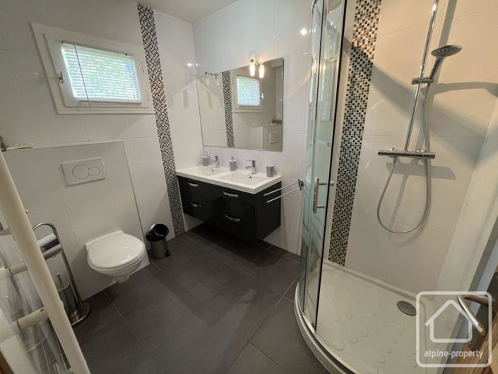 Image No.10-5 Bed Property for sale