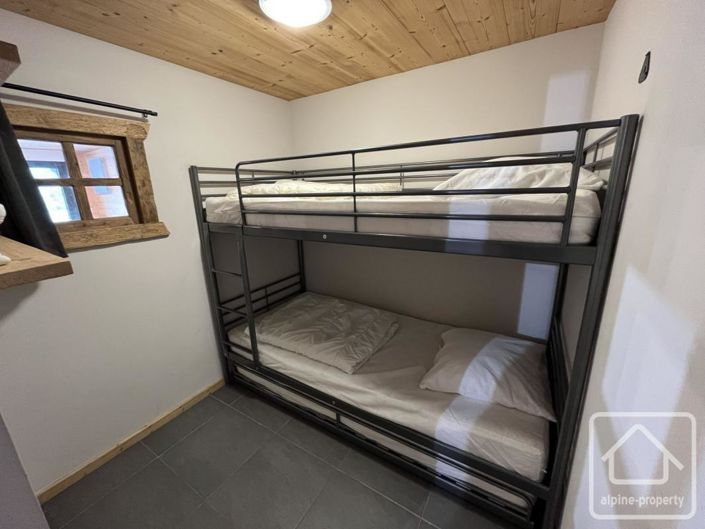 Image No.12-5 Bed Property for sale