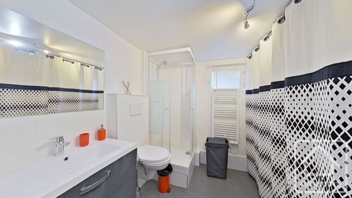 Image No.16-5 Bed Property for sale