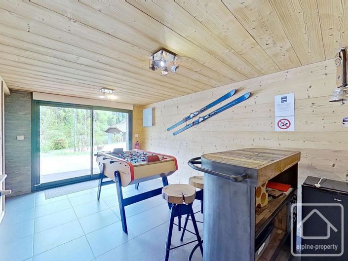 Image No.2-5 Bed Property for sale