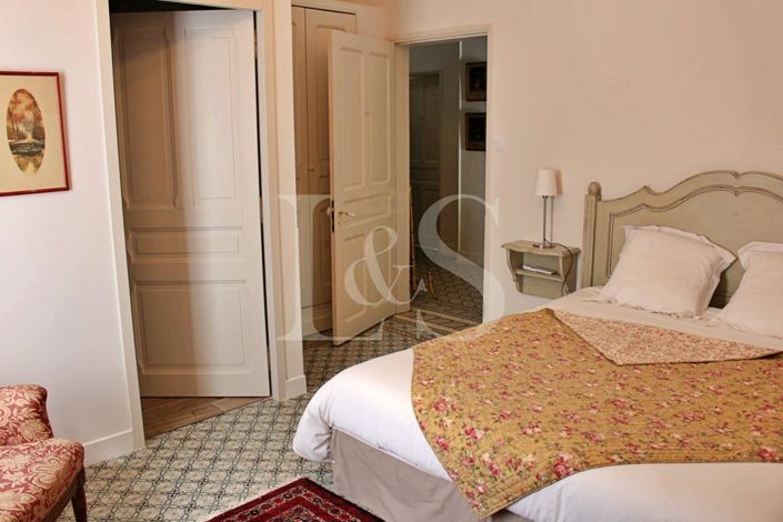 Image No.8-6 Bed House for sale