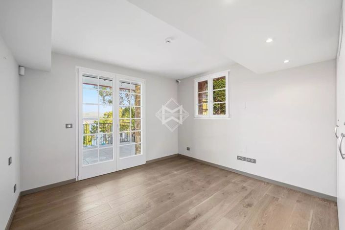 Image No.12-7 Bed House for sale