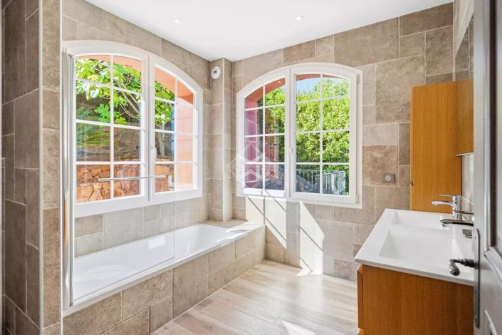 Image No.13-7 Bed House for sale