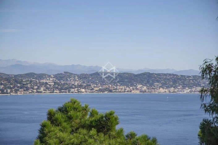 Image No.5-7 Bed House for sale