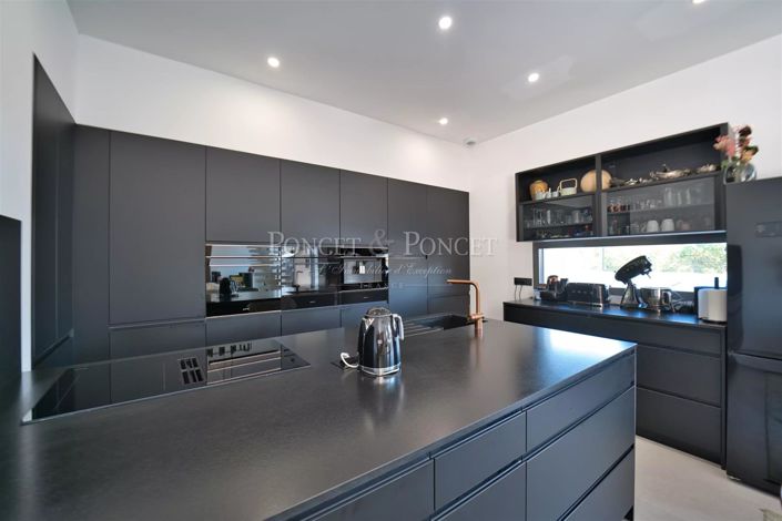 Image No.11-5 Bed House for sale