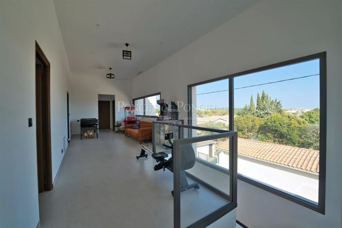 Image No.16-5 Bed House for sale