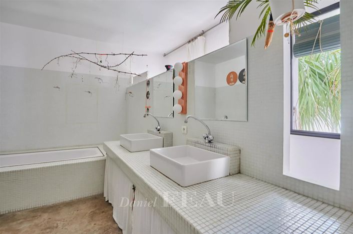 Image No.14-6 Bed House for sale