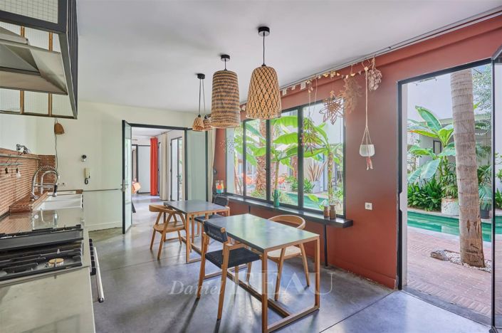 Image No.8-6 Bed House for sale