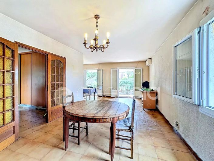 Image No.6-5 Bed House for sale