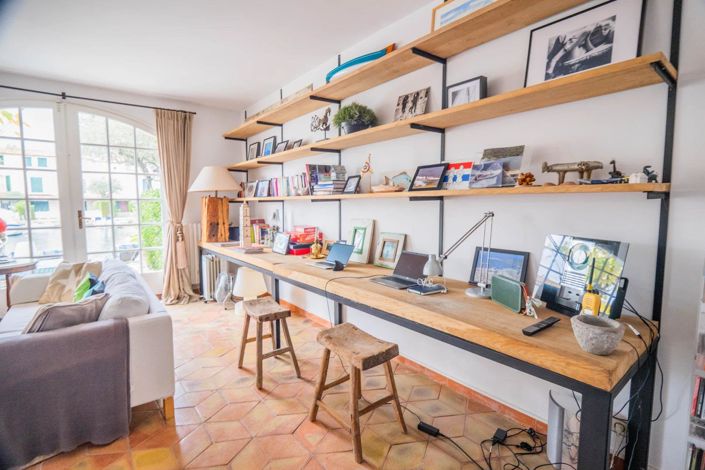 Image No.10-6 Bed House for sale