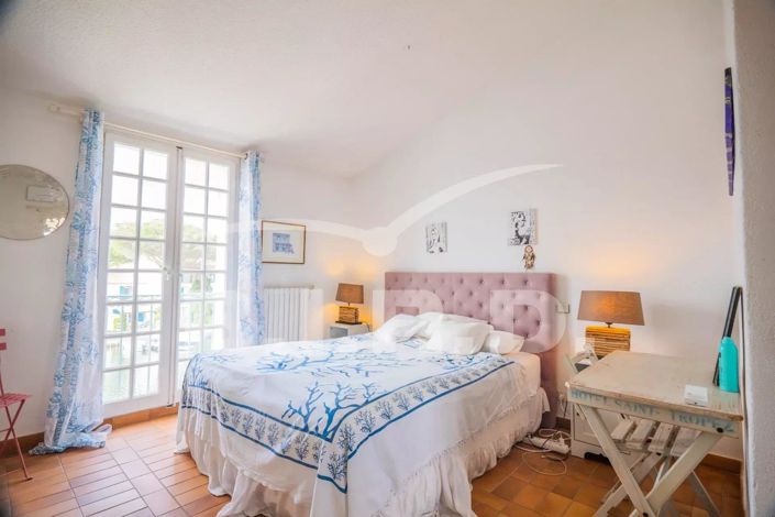 Image No.11-6 Bed House for sale