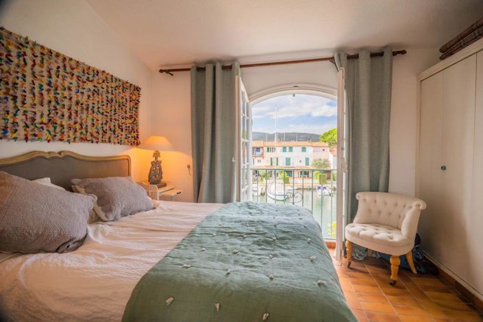 Image No.12-6 Bed House for sale