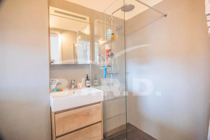 Image No.14-6 Bed House for sale