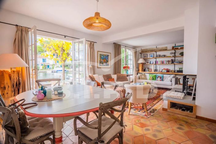 Image No.3-6 Bed House for sale