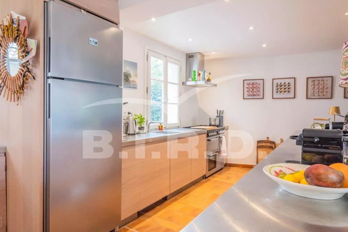 Image No.6-6 Bed House for sale