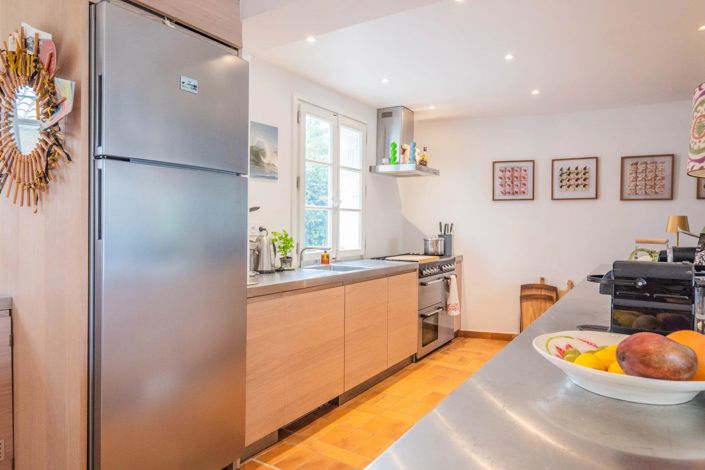 Image No.6-6 Bed House for sale