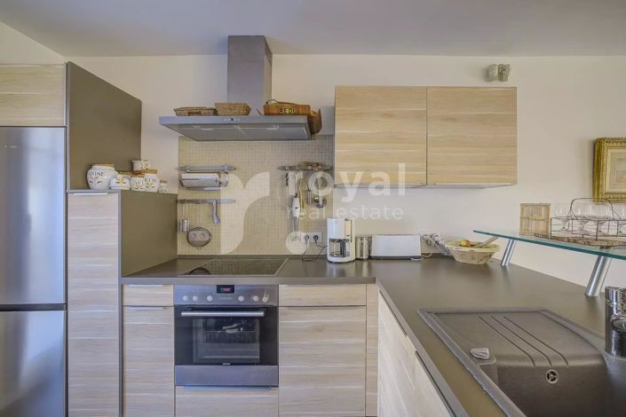 Image No.11-3 Bed House for sale