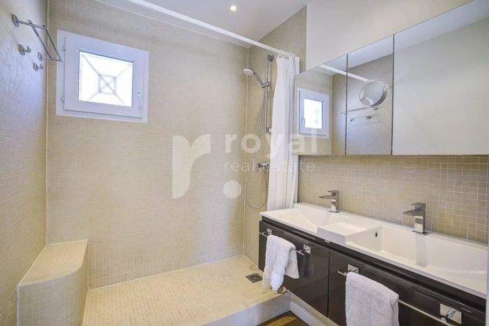 Image No.15-3 Bed House for sale